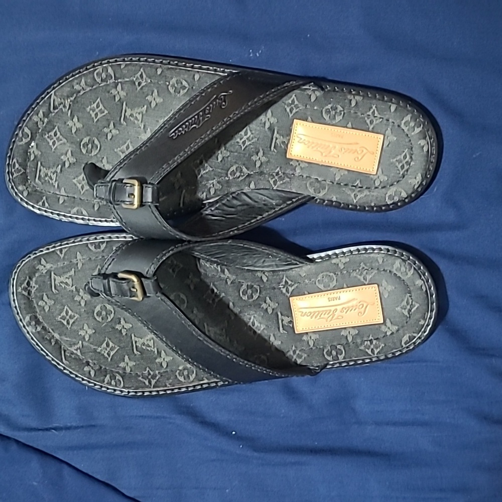 Louis Vuitton thong leather sandals monogram 8.5 Italy flats flip flops LV mules